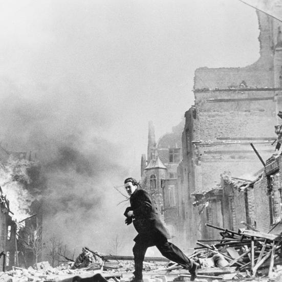 Bombningen af Den Franske Skole, 21. marts 1945. No known rights, Naionalmuseet, Danmark.