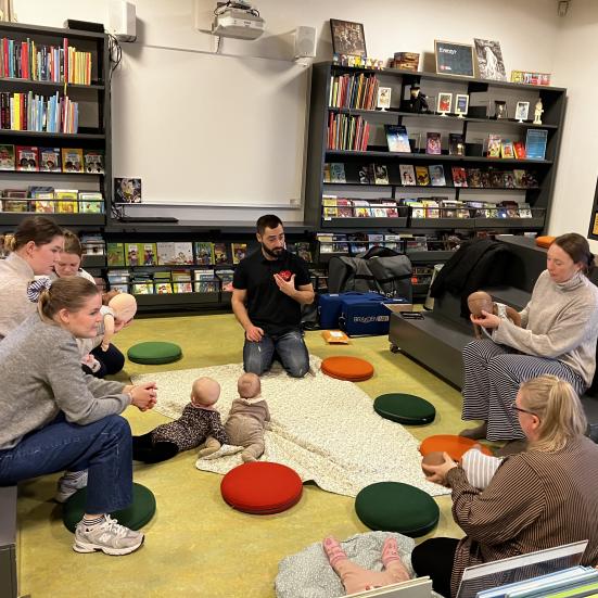 Barselscafé på Ørbæk Bibliotek