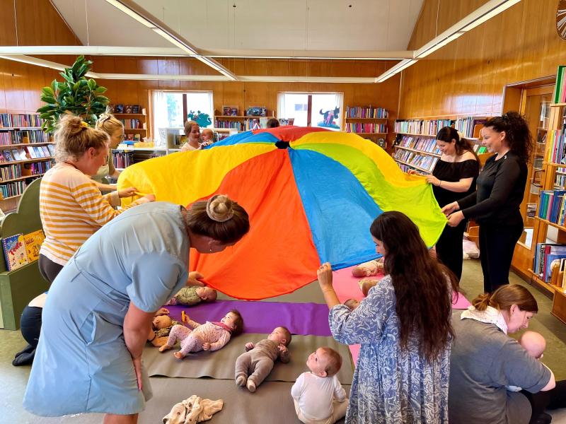 Billede fra tidligere barselscafé på Nyborg Bibliotek.